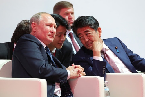 安倍首相はロシアとの交渉で「功を焦りすぎた」（写真：ロイター/アフロ）