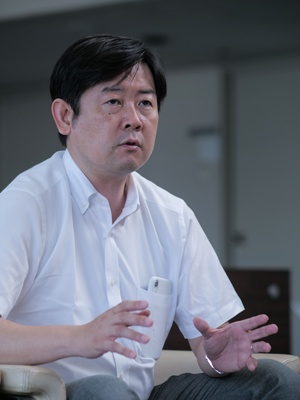 <span class="fontBold">森 聡(もり・さとる)</span><br> 法政大学教授。専門は国際政治学、現代米国外交、冷戦史。1995年に京都大学法学部を卒業し、翌年、外務省に入省。外務省退職後、東京大学大学院で博士号を取得し、2008年に法政大学准教授、10年から同大教授。この間、ジョージワシントン大学シグール・アジア研究所やプリンストン大学で客員研究員を務める。主な研究テーマは米国のアジア戦略、先端技術と安全保障。