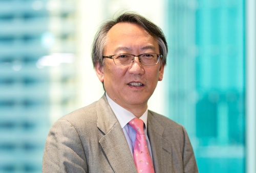 <span class="fontBold">柯隆(か・りゅう)氏</span><br />東京財団政策研究所主席研究員。1963年、中国・江蘇省南京市生まれ。88年来日、愛知大学法経学部入学。92年、同大卒業。94年、名古屋大学大学院修士課程修了(経済学修士号取得)。長銀総合研究所研究員、富士通総研経済研究所主席研究員を経て2018年から現職。