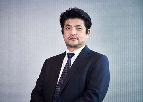 浅井将雄(あさい・まさお)氏1990年慶応義塾大学卒。UFJ銀行(現:三菱UFJ銀行)でグローバルトレーディングチームヘッドを経て、2003年にロンドン赴任。同行現地法人のUFJインターナショナルにて戦略トレーディング部長。東京三菱銀行との合併を機に同僚のヤン・フー氏とともに独立し、2005年にキャプラ・インベストメント・マネジメントを設立。政府系ファンドや大手金融法人、大手年金基金などからの顧客預かり資産は約3兆円で、債券系では世界最大級の規模を誇る(写真:永川智子)