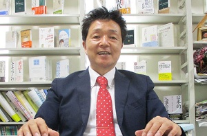 <span class="fontBold">太田肇(おおた・はじめ)氏</span><br />1954年生まれ。神戸大学大学院経営学研究科博士前期課程修了。京都大学経済学博士。公務員を経験した後、2004年同志社大学政策学部教授。専門は組織論。