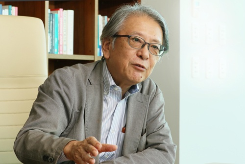 <span class="fontBold">早川英男(はやかわ・ひでお)氏</span><br> 東京財団政策研究所上席研究員。1977年、東京大学経済学部を卒業。同年、日本銀行に入行。83~85年、米プリンストン大学大学院に留学。日本銀行在職中は2001~07年に調査統計局長、09~13年に理事などを歴任。富士通総研経済研究所エグゼクティブフェローを経て現職(写真:都築 雅人)