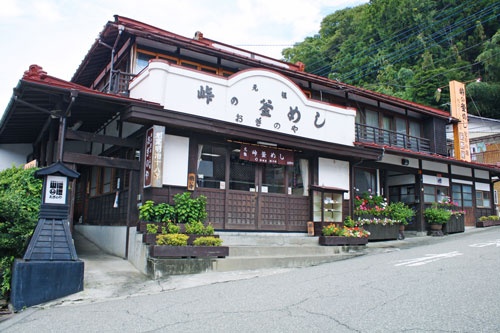 群馬県安中市の荻野屋は明治18年創業の老舗だ。