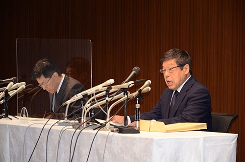 9月24日の記者会見で、謝罪するゆうちょ銀行の池田憲人社長