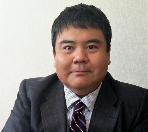 前嶋和弘(まえしま・かずひろ) 上智大学教授。専門は現代アメリカ政治外交。静岡県生まれ。上智大学外国語学部英語学科卒、米ジョージタウン大学大学院政治学部修士課程修了、米メリーランド大学大学院政治学部博士課程修了。主な著作は『アメリカ政治とメディア』(北樹出版、2010年)、『危機のアメリカ「選挙デモクラシー」』(共編著、東信堂、2020年)、『現代アメリカ政治とメディア』(共編著、東洋経済新報社、2019年)、『Internet Election Campaigns in the United States, Japan, South Korea, and Taiwan 』(共編著、パラグレイブ・マクミラン、2017)など