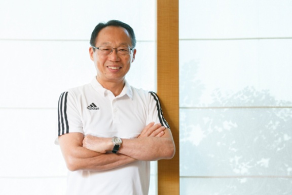 サッカー元日本代表監督 岡田氏 強い組織の鍵は個人の自律 日経ビジネス電子版 サッカー元日本代表監督 岡田氏 強い組織の鍵は個人の自律 日経ビジネス電子版