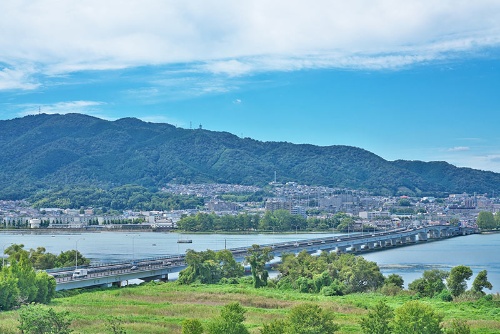 琵琶湖ほとりの草津市が今、大きく揺れている（写真：PIXTA）