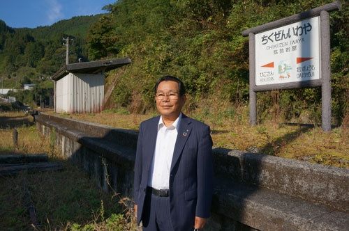 福岡県東峰村の渋谷博昭村長が訴え続けてきた「鉄道での復旧」はついに実現しなかった
