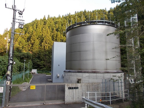 愛知県豊田市の山間部の水道施設。利用の申し込みがあった場合に原則として給水の義務が生じる「給水区域」について、市は縮小を検討している