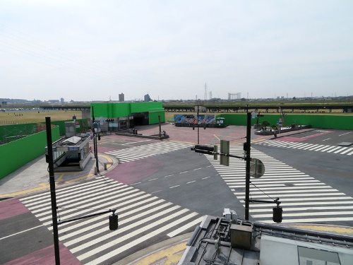 「唐人街探案3」は栃木県足利市に建設された巨大な渋谷スクランブル交差点のセットで撮影された