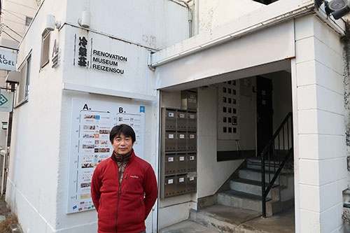 小規模オフィスを提供する吉原氏。東京から家族で移住してくる人も多いという