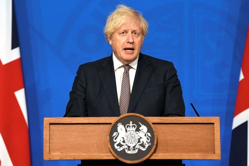 英国のジョンソン首相は、7月19日に新型コロナウイルス対策の行動制限措置を廃止することを発表した(写真:代表撮影/ロイター/アフロ)
