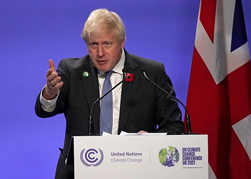 英国のジョンソン首相は、COP26での合意作りに執念を燃やす（写真：AP/アフロ）