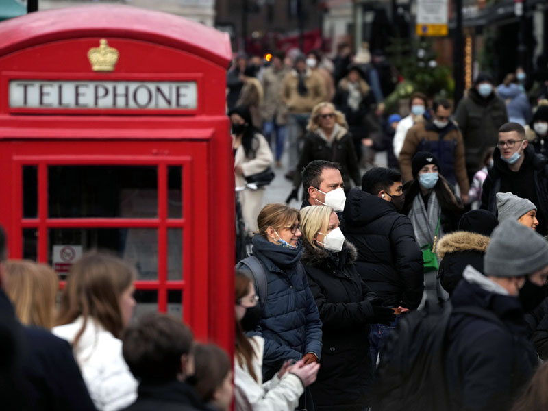 コロナ感染急拡大の英国、オミクロン型の猛威を乗り越えられるか 