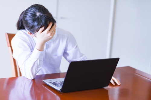 在宅勤務でリモハラに悩む会社員が増えている(写真:PIXTA)