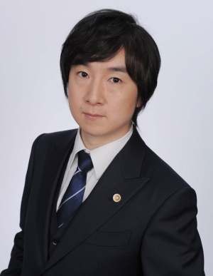 2006年早稲田大学法学部卒業、08年上智大学法科大学院修了。09年12月最高裁判所司法研修所（札幌配属）修了（62期）。16年より法律事務所アルシエンのパートナー。