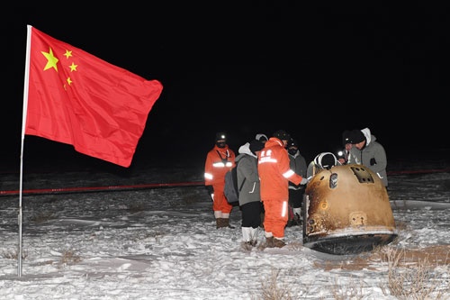 中国の無人月面探査機「嫦娥5号」は月の土壌の持ち帰りに成功した(写真:ロイター/アフロ)