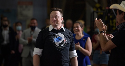 イーロン・マスク氏。テスラの事業は宇宙への足掛かりだという(写真:NASA/Science Photo Library/アフロ)