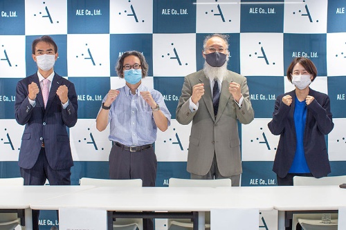 岡島礼奈エールCEO(最高経営責任者)(右)らが会見し、災害予防への意気込みを語った