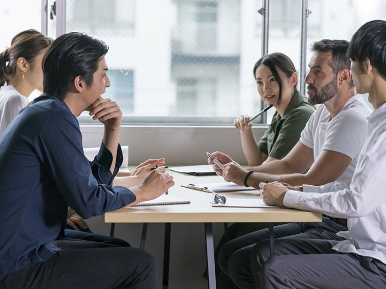 なまりの強い英語で会議が進まない 勉強で解決できますか 日経ビジネス電子版 なまりの強い英語で会議が進まない 勉強で解決できますか 日経ビジネス電子版