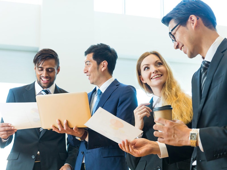 大人になってから英語の発音を矯正するのは難しいけれど 日経ビジネス電子版