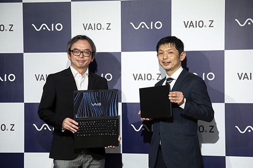 最上位機種「VAIO Z」を発表した山本知弘社長（右）と林薫PC事業本部長（写真＝古立康三）