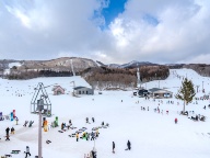 星野リゾート、訪日客捨てて福島のスキー場再生　地元客重視で震災克服