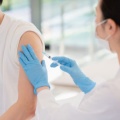 ワクチン接種率が高い州ではコロナ死亡が減少　米国の研究