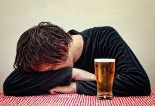 飲酒が健康に及ぼす影響はいろいろと明らかになっているが…。 (c) Igor Stevanovic – 123RF