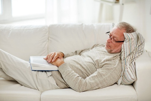 高齢者の過剰な昼寝は、認知機能の低下と関係があるようです。（写真＝123RF）