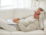 高齢者の「長すぎる昼寝」は認知機能の低下と関係