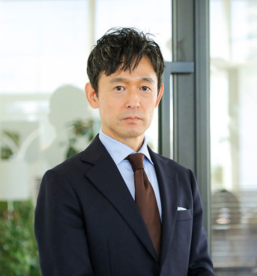 <span class="fontBold">瀧靖之(たき・やすゆき)</span><br />東北大学 スマート・エイジング学際重点研究センターおよび加齢医学研究所 臨床加齢医学研究分野 教授<br />医師。医学博士。東北大学医学部卒業、東北大学大学院医学系研究科博士課程修了。脳のMRI画像を用いたデータベースを作成し、脳の発達や加齢のメカニズムを明らかにする研究者として活躍。読影や解析をした脳のMRI画像は、これまでに16万人に上る。10万部を超えたベストセラー『生涯健康脳』(ソレイユ出版)、『回想脳 脳が健康でいられる大切な習慣』(青春出版社)など著書多数。