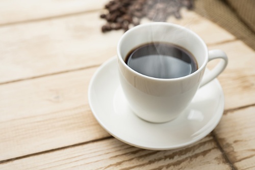 コーヒーを飲む習慣がある人は血管の機能が良好であることが、高血圧患者を対象とした研究で分かりました。（写真＝PIXTA）