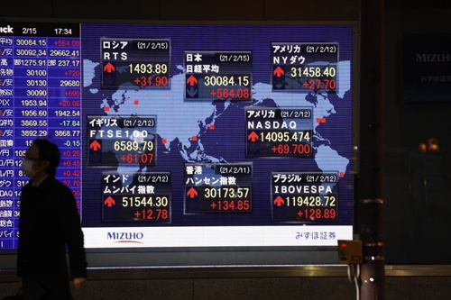 日経平均株価は今年2月には約30年半ぶりに3万円の大台に乗せたが……(写真:共同通信)
