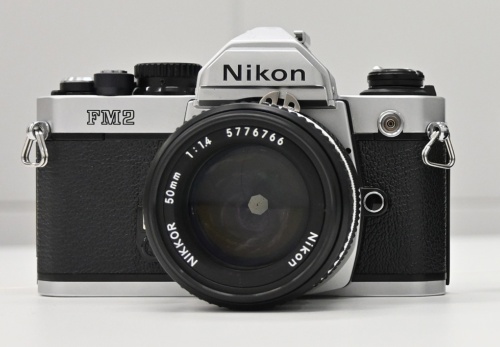 1982年発売の「Nikon FM2」
