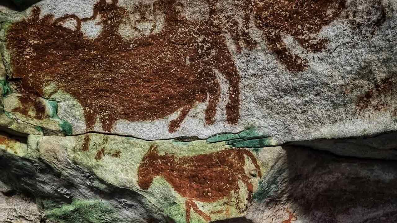インディアン 鉱石絵画 世界最古の洞窟壁画がインドネシアで発見 6万7800年前の手形：日経