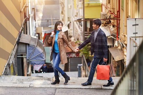 渡辺氏によると、恋人がいる、または恋人が欲しい人ほどファッションへの関心が高い（写真：Shutterstock）