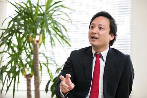 丸 幸弘(まる・ゆきひろ)氏 リバネス代表取締役グループCEO。 1978年生まれ。神奈川県出身。2006年東京大学大学院農学生命科学研究科博士課程修了。02年同大学院在学中にリバネスを設立。 20年に人類の課題解決に資する研究開発型テクノロジーや企業に投資するリアルテックホールディングスを設立、代表を兼務している。