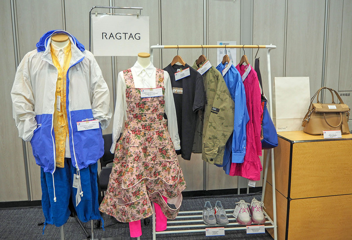 ラクマ公式ショップに参画する企業は、「RAGTAG」を展開するティンパンアレイなど、大手のリユース関連企業が多く名を連ねている。写真は2022年4月5日の「楽天ラクマ」事業戦略発表会より（筆者撮影）