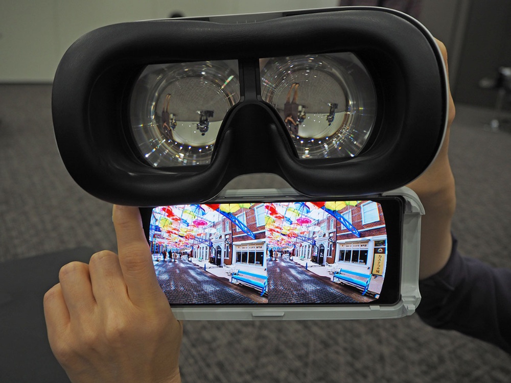 撤退相次ぐスマホvr なぜ今ソニーは Xperia View で参入するのか 2ページ目 日経ビジネス電子版 撤退相次ぐスマホvr なぜ今ソニーは Xperia View で参入するのか 2ページ目 日経ビジネス電子版