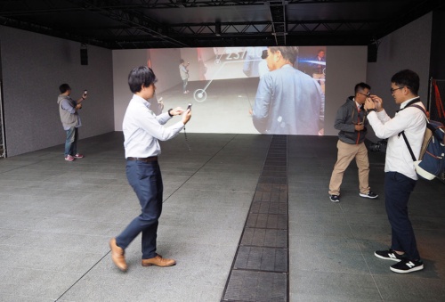 ナイアンティックは2018年に自社のAR技術をプラットフォーム化した「リアルワールド・プラットフォーム」を発表、それを活用して複数人で空間を共有して対戦ができる「Project NEON」などを披露していた。画像は2018年10月17日の「INNOVATION TOKYO 2018」より（筆者撮影）