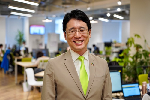 出雲充(いずも・みつる)氏 ユーグレナ社長。1980年、広島県生まれ。2002年に東京大学農学部農業構造経営学専修課程を卒業し、東京三菱銀行(現・三菱UFJ銀行)入行。05年、ユーグレナを設立