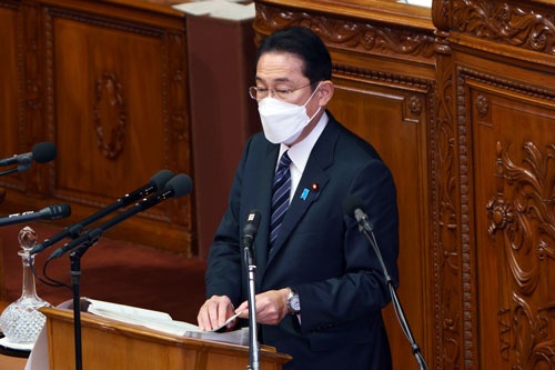 通常国会で施政方針演説に臨む岸田文雄首相（写真：Motoo Naka/アフロ）