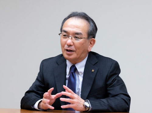 京セラの谷本秀夫社長は、現場のチャレンジ精神の低下に危機感を抱いていた