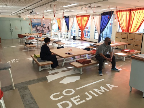 19年に営業開始したスタートアップ支援施設CO-DEJIMA。会員の3割弱が10~20代だ