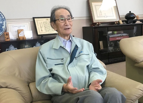 株式上場準備を進めているイサハヤ電子の井嵜春生会長兼社長。企業を永続的に成長させるために上場は必要だという