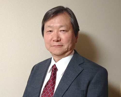 <span class="fontBold">川上詩朗(かわかみ・しろう)氏</span><br>1958年生まれ、北海道出身。立教大学を卒業後、1996年弁護士登録。かわかみ法律事務所代表で、日弁連人権擁護委員会委員長も務める