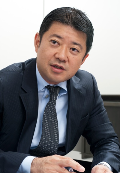 大久保和孝(おおくぼ・かずたか)氏。1995年、大学在学中にセンチュリー監査法人(現・EY新日本有限責任監査法人)に入所し、99年公認会計士登録。2006年新日本監査法人パートナー。16年、経営専務理事に就任。19年退任。現在、大久保アソシエイツ社長の他、上場企業だけでセガサミーホールディングスや武蔵精密工業など計6社の社外取締役・同監査役を務めている。