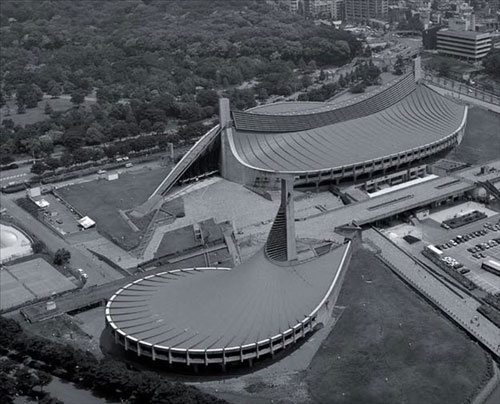 上空から見た国立代々木競技場。上が第一体育館、下が第二体育館(写真:三島 叡)