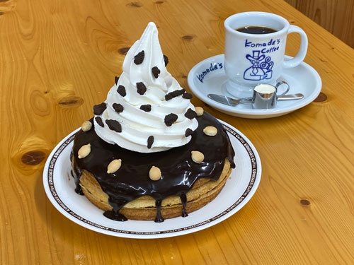 全国のコメダ珈琲店と、和風甘味喫茶「おかげ庵」で販売が始まった「シロノワール ブラックサンダー」